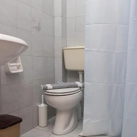 Apartment Depis Economy *